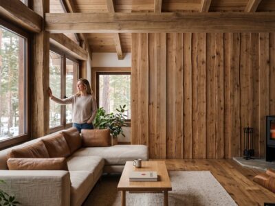 Interior con madera natural que aporta calidez y calma